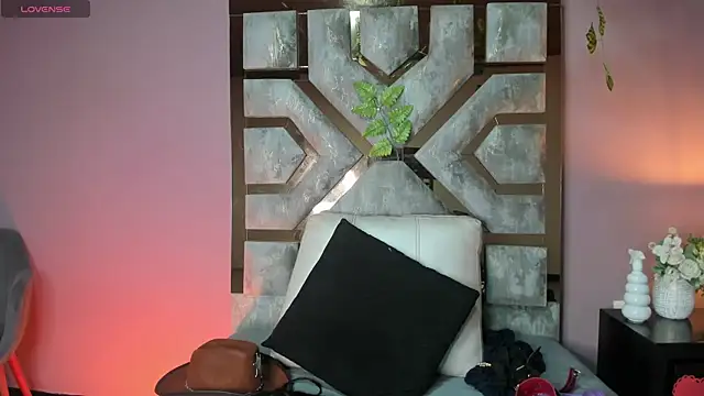 Electra Gosselin online show from July 1, 1:27 am