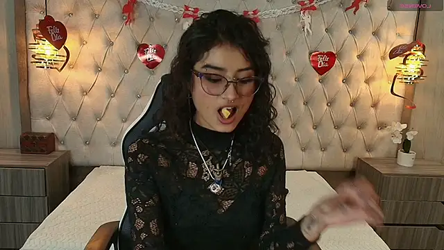 LilyRouset online show from September 18, 12:58 pm