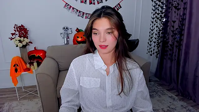 Snapshot of DivineAmour chatting on October 17, 12:41 pm DivineAmour online show from October 17, 12:41 pm