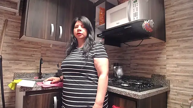 kinky momm online show from June 14, 2:28 pm