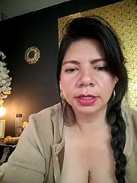 Snapshot of kinky_momm chatting on October 2, 3:17 pm kinky momm online show from October 2, 3:17 pm