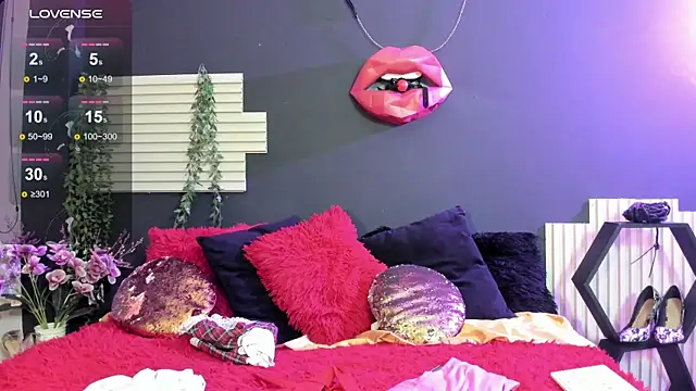kinky momm online show from June 15, 4:51 pm