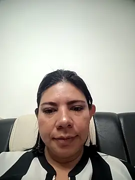 Snapshot of kinky_momm chatting on September 15, 1:19 pm kinky momm online show from September 15, 1:19 pm