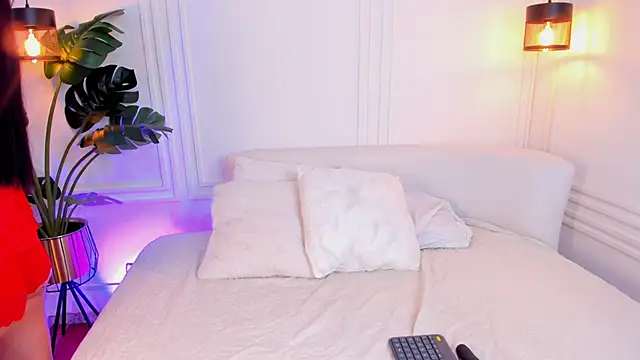 Dafne Hillss online show from October 24, 12:34 pm