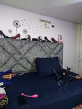 Shantey Laurent online show from February 26, 2:38 pm