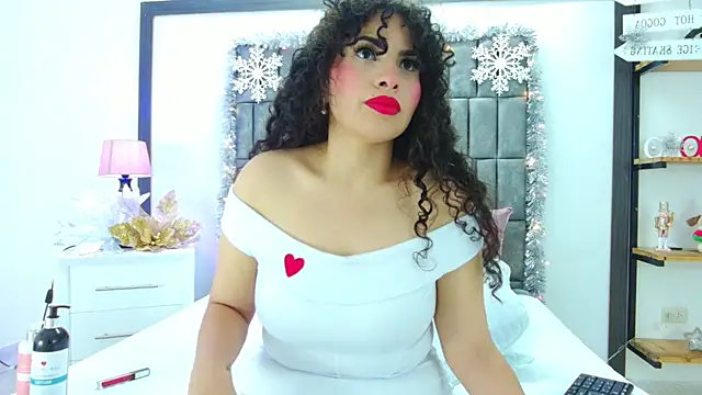 Skyler Fox  online show from December 13, 8:15 pm