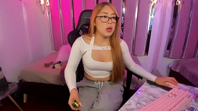 Snapshot of Issa_Moon_ chatting on September 27, 8:05 pm Issa Moon online show from September 27, 8:05 pm