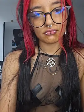carolinerue online show from June 27, 10:05 pm