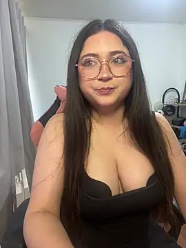 valentinauwu online show from July 19, 1:57 pm