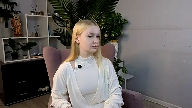 Snapshot of KrishnaSimmons chatting on September 11, 9:53 am KrishnaSimmons online show from September 11, 9:53 am