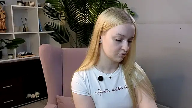 Snapshot of KrishnaSimmons chatting on September 10, 8:36 am KrishnaSimmons online show from September 10, 8:36 am