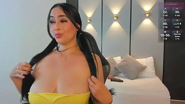 ashly moonn online show from July 18, 1:13 pm