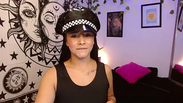 MarilynWhite  online show from October 27, 10:37 pm