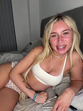 SexySaraxxoo online show from June 16, 9:27 pm