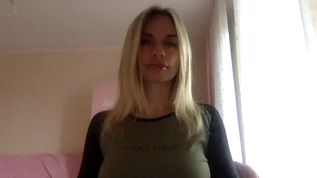 Snapshot of KarelliaStar chatting on September 19, 7:40 am KarelliaStar online show from September 19, 7:40 am