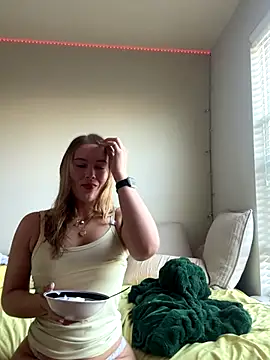 Snapshot of AllesandraLove chatting on October 14, 2:52 pm AllesandraLove online show from October 14, 2:52 pm