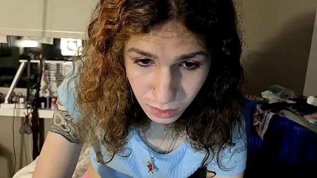 cuddlyavenue online show from November 2, 2:37 am