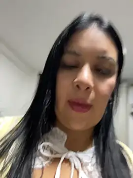 IrisDuvall online show from June 19, 1:10 am