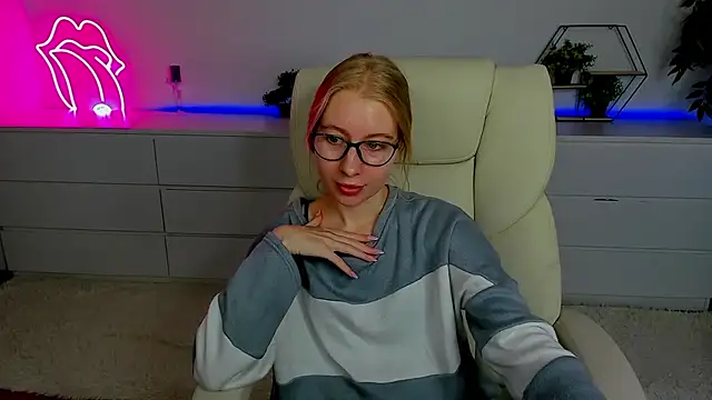 Alina Blonde online show from September 26, 6:00 am