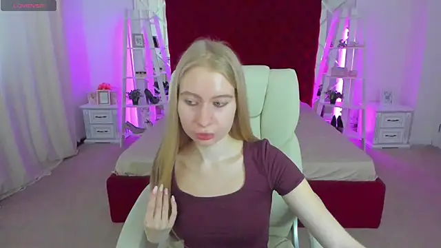 Alina Blonde online show from July 11, 5:40 am