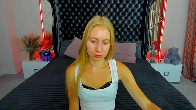 Alina Blonde online show from August 7, 5:58 am