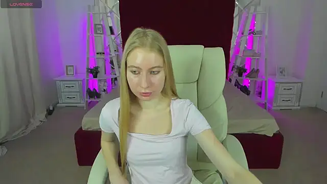 Alina Blonde online show from June 21, 5:44 am
