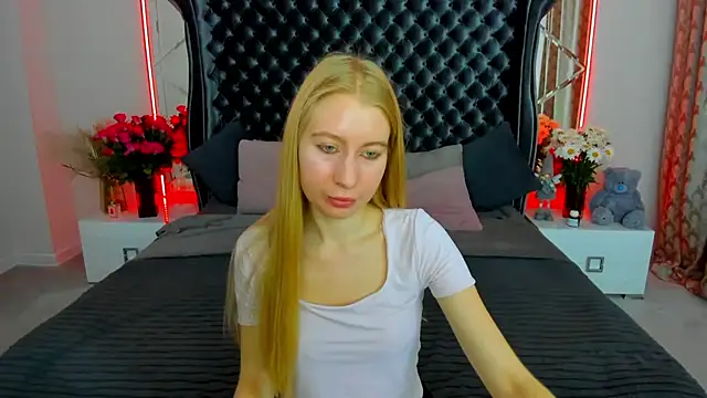 Alina Blonde online show from June 27, 5:52 am