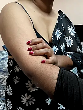 Snapshot of preethi-lovely chatting on October 22, 11:04 am preethi-lovely online show from October 22, 11:04 am