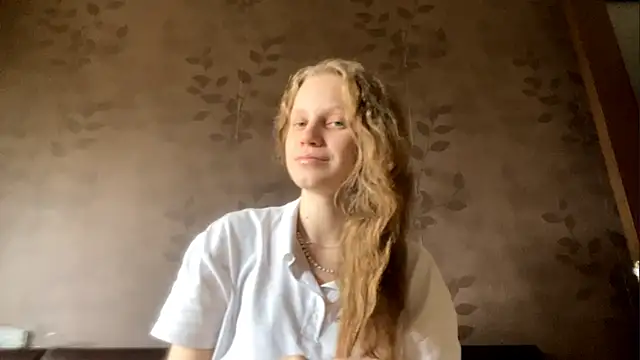 Snapshot of GlyndaCaver chatting on October 3, 9:47 am GlyndaCaver online show from October 3, 9:47 am