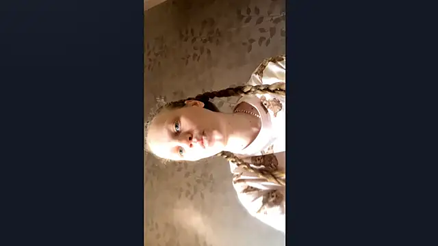 Snapshot of GlyndaCaver chatting on October 4, 10:54 am GlyndaCaver online show from October 4, 10:54 am