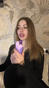 Elizabeth Tay online show from January 7, 8:01 pm