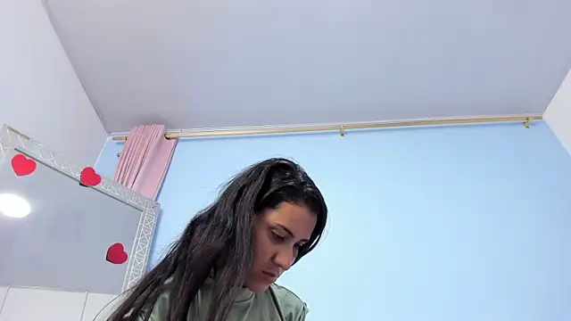 miajhonsonx online show from June 18, 1:38 pm