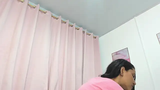 miajhonsonx online show from June 19, 1:58 pm