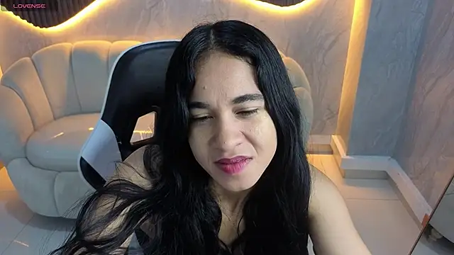 Maia Tx online show from November 17, 1:01 pm