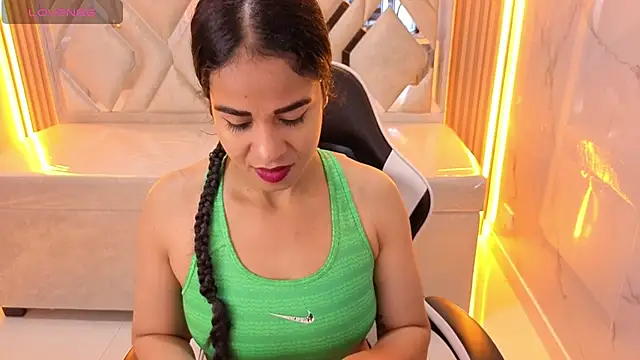 Maia Tx online show from December 4, 1:46 pm