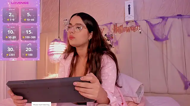 Snapshot of hannahst_ chatting on October 6, 8:24 pm hannahst online show from October 6, 8:24 pm