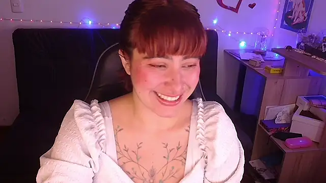 Miacatsito3 online show from May 5, 3:31 am