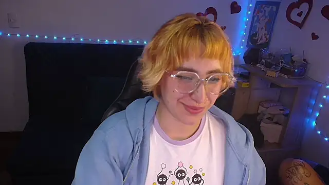 Miacatsito3 online show from June 20, 6:17 am