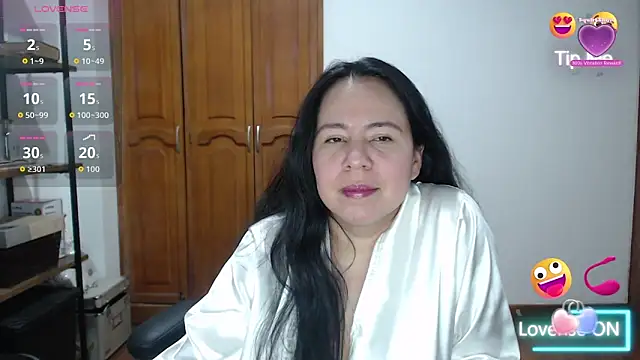 Snapshot of alexandraa19 chatting on October 2, 4:17 am alexandraa19 online show from October 2, 4:17 am
