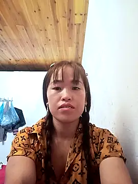 Snapshot of Vuong_x chatting on October 6, 6:52 am Vuong x online show from October 6, 6:52 am
