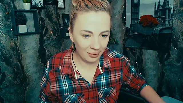 EmmaCat  online show from December 20, 7:01 am