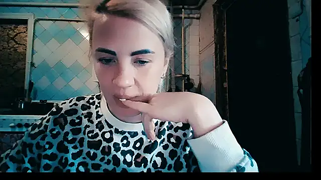 EmmaCat  online show from January 18, 10:22 am