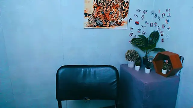 EmmaCat  online show from February 10, 6:33 pm