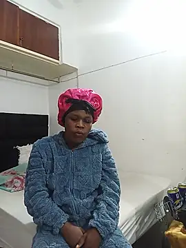 BlondieBitch online show from July 19, 5:10 am