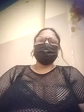 thehotlady online show from June 23, 4:10 am