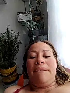 Snapshot of LaraCaliente chatting on October 19, 7:05 pm LaraCaliente online show from October 19, 7:05 pm
