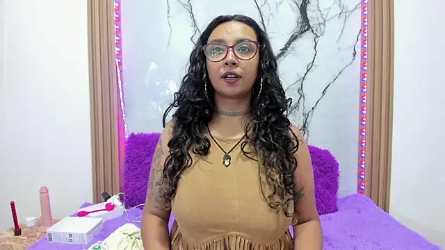 Snapshot of Bonnie_tucci1 chatting on October 20, 1:36 pm Bonnie tucci1 online show from October 20, 1:36 pm