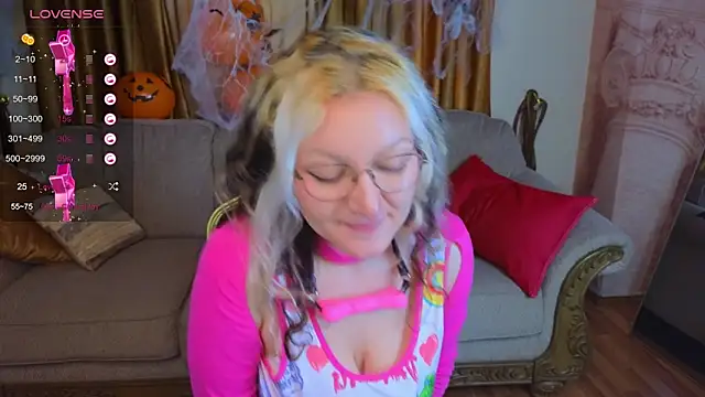 JuicyLullu online show from October 18, 5:43 am