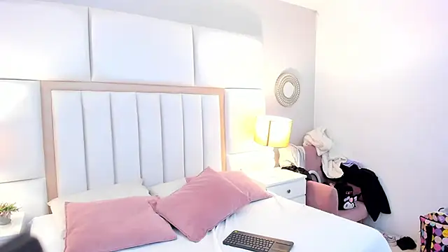 LaylaaDoll online show from December 19, 9:18 pm