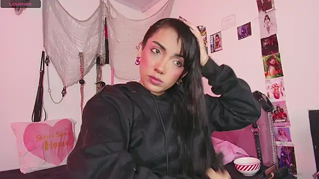 agathaaiko6 online show from December 3, 12:46 am